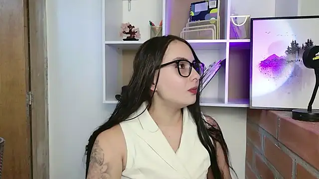 lalawhitte online show from May 25, 5:44 pm