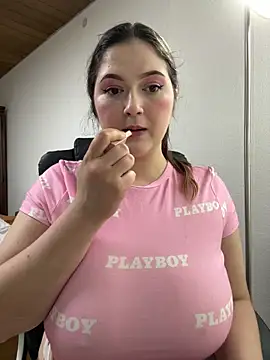 Snapshot of Kamilla_Loop chatting on March 11, 10:48 pm Kamilla Loop online show from March 11, 10:48 pm