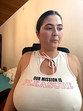 Kamilla Loop online show from October 21, 7:35 pm