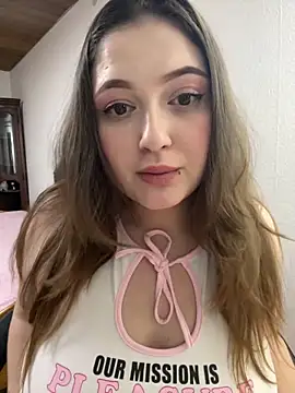 Snapshot of Kamilla_Loop chatting on February 2, 10:20 pm Kamilla Loop online show from February 2, 10:20 pm