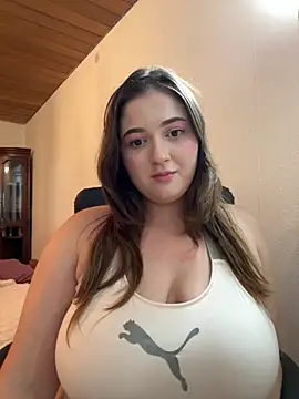 Kamilla Loop online show from September 17, 8:33 pm