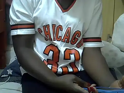 Snapshot of ebonyzoe chatting on June 3, 1:23 pm ebonyzoe online show from June 3, 1:23 pm