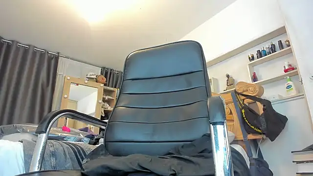 Snapshot of pollet_brown chatting on June 19, 1:11 am pollet brown online show from June 19, 1:11 am