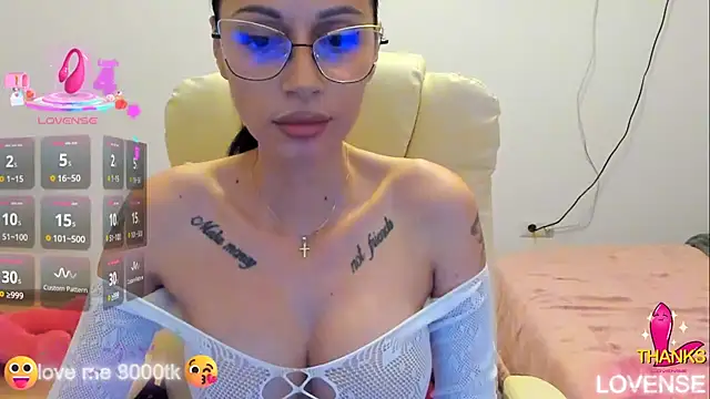 kissnicol32 online show from November 4, 4:55 pm