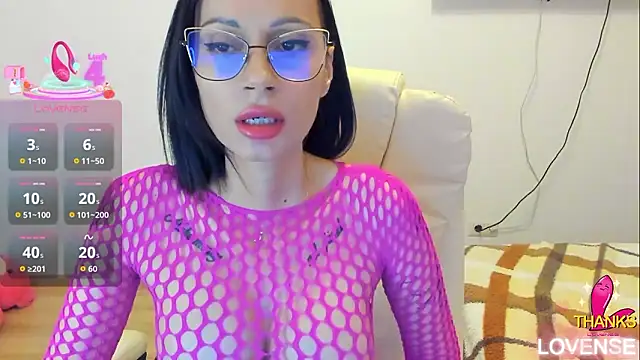 Snapshot of kissnicol32 chatting on January 9, 5:09 pm kissnicol32 online show from January 9, 5:09 pm