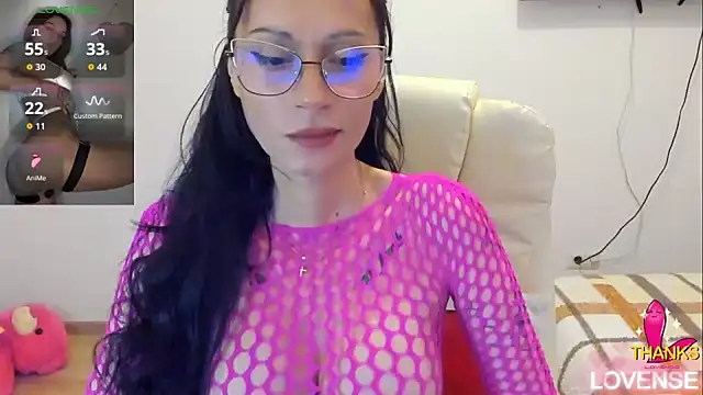 kissnicol32 online show from April 19, 6:10 pm