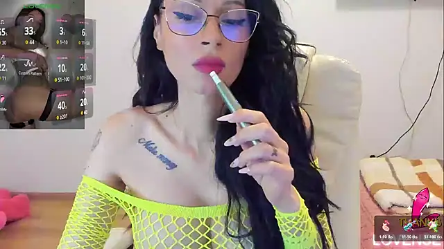 kissnicol32 online show from April 6, 4:52 pm