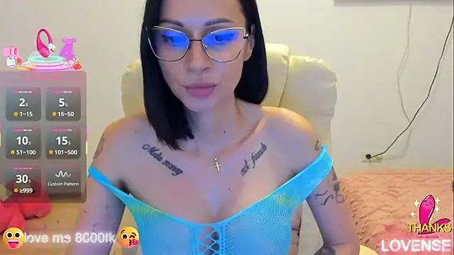 kissnicol32 online show from October 2, 5:05 pm