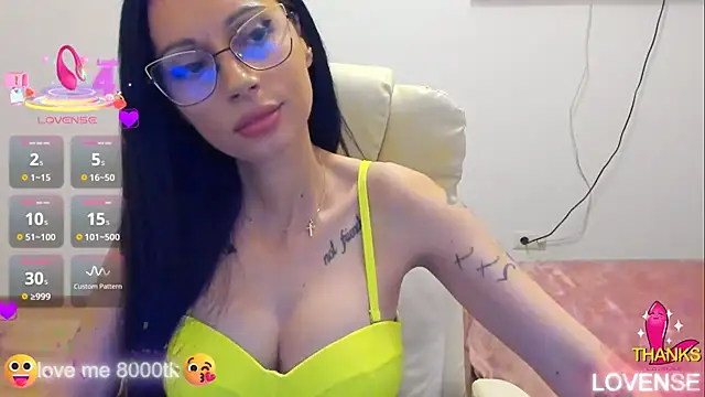 kissnicol32 online show from November 21, 5:45 pm