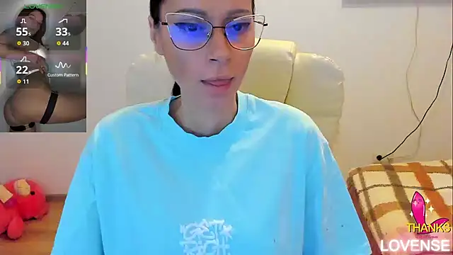 kissnicol32 online show from March 7, 5:07 pm