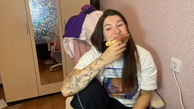 Katrin  kiss online show from March 14, 7:09 pm