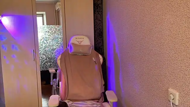 Katrin  kiss online show from March 27, 1:01 pm