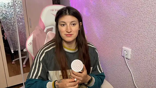 Katrin  kiss online show from May 3, 6:33 pm