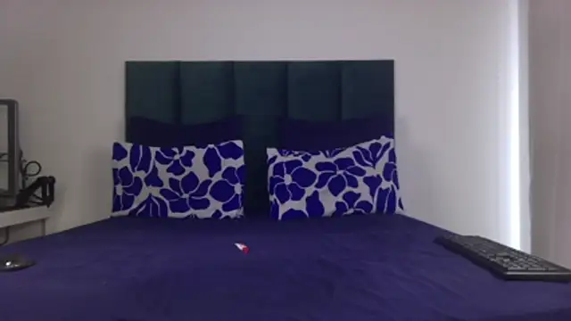 THROATGOATxo online show from December 22, 7:30 am