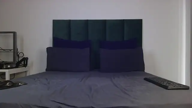 THROATGOATxo online show from November 17, 6:17 am