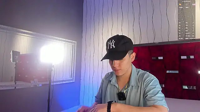 Snapshot of Brat_ chatting on October 23, 9:13 pm Brat online show from October 23, 9:13 pm