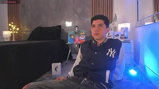 Snapshot of Brat_ chatting on November 30, 4:46 am Brat online show from November 30, 4:46 am