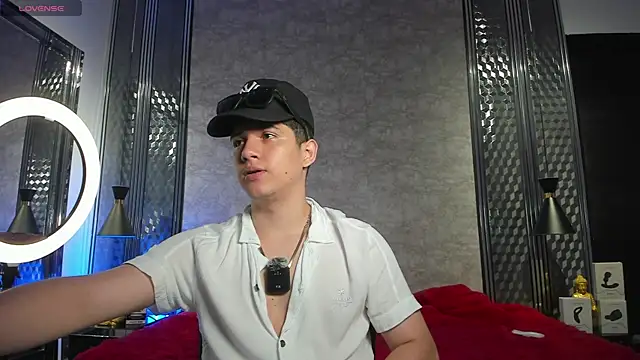 Snapshot of Brat_ chatting on October 28, 8:30 pm Brat online show from October 28, 8:30 pm