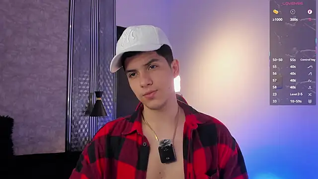 Snapshot of Brat_ chatting on November 11, 9:31 pm Brat online show from November 11, 9:31 pm