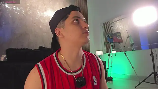 Snapshot of Brat_ chatting on November 27, 12:00 am Brat online show from November 27, 12:00 am