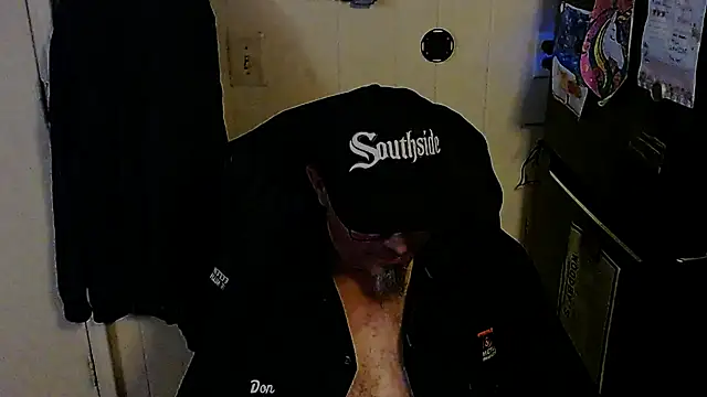 Snapshot of KrazyLegz chatting on November 19, 11:27 pm KrazyLegz online show from November 19, 11:27 pm