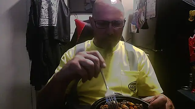 Snapshot of KrazyLegz chatting on September 18, 10:13 pm KrazyLegz online show from September 18, 10:13 pm