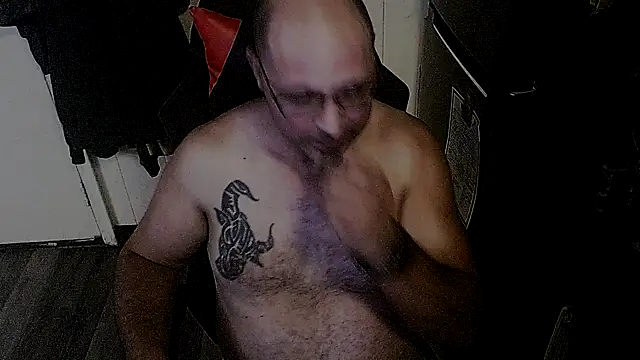 Snapshot of KrazyLegz chatting on October 15, 11:35 pm KrazyLegz online show from October 15, 11:35 pm