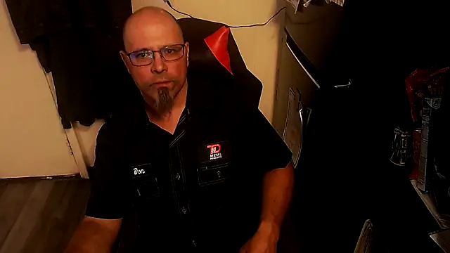 Snapshot of KrazyLegz chatting on October 22, 10:08 pm KrazyLegz online show from October 22, 10:08 pm