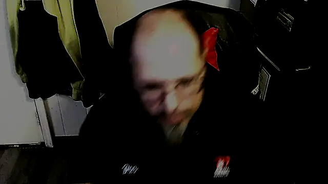 Snapshot of KrazyLegz chatting on November 24, 10:54 pm KrazyLegz online show from November 24, 10:54 pm