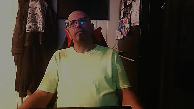 Snapshot of KrazyLegz chatting on September 17, 9:39 pm KrazyLegz online show from September 17, 9:39 pm