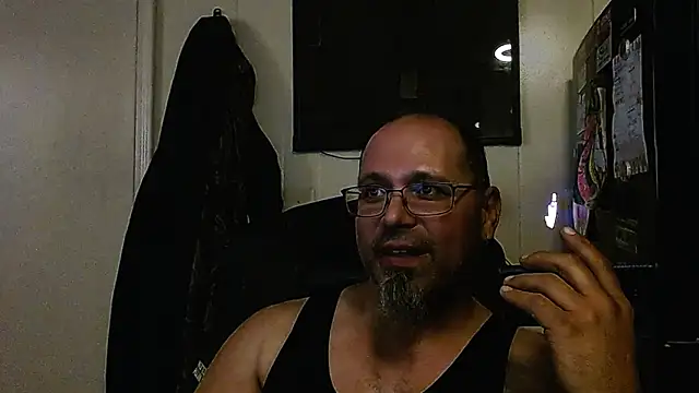 Snapshot of KrazyLegz chatting on November 16, 3:44 am KrazyLegz online show from November 16, 3:44 am