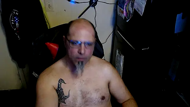 Snapshot of KrazyLegz chatting on April 20, 10:22 pm KrazyLegz online show from April 20, 10:22 pm