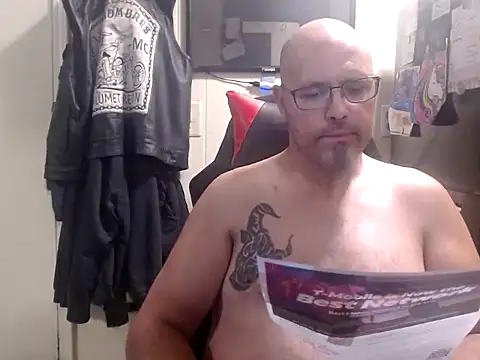 Snapshot of KrazyLegz chatting on September 11, 12:21 am KrazyLegz online show from September 11, 12:21 am