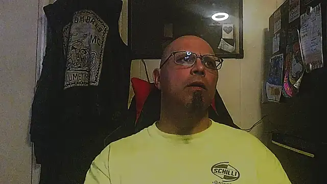 Snapshot of KrazyLegz chatting on September 22, 11:22 pm KrazyLegz online show from September 22, 11:22 pm