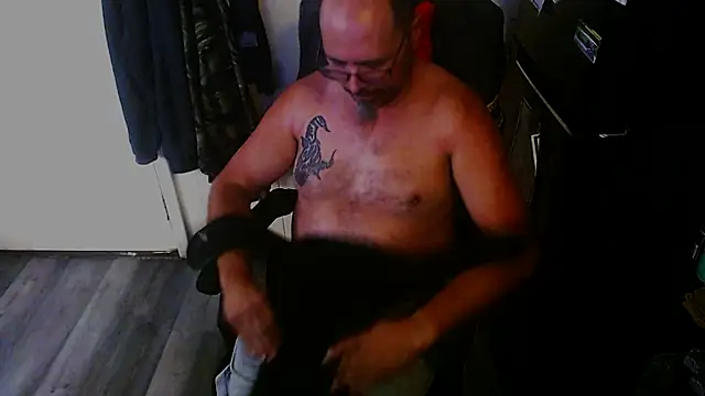 Snapshot of KrazyLegz chatting on November 9, 6:23 pm KrazyLegz online show from November 9, 6:23 pm