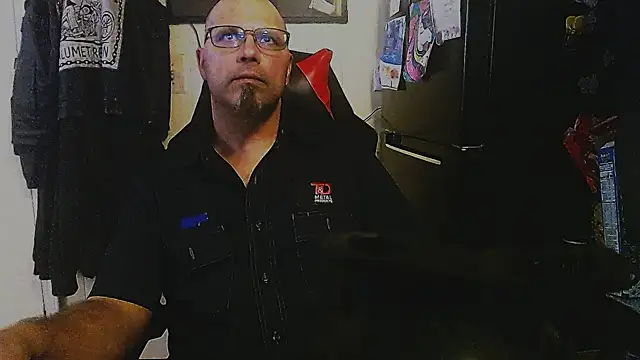 Snapshot of KrazyLegz chatting on September 25, 9:21 pm KrazyLegz online show from September 25, 9:21 pm