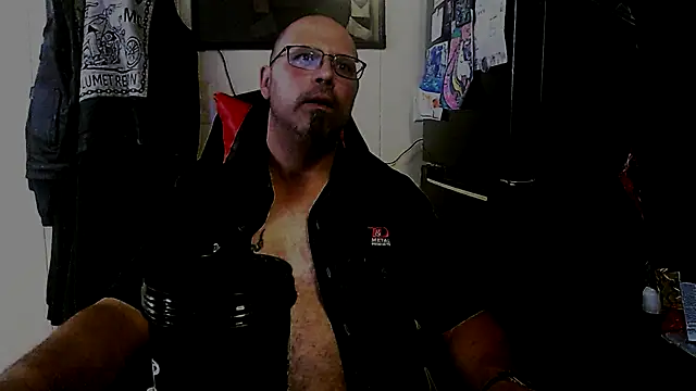 Snapshot of KrazyLegz chatting on October 3, 7:59 pm KrazyLegz online show from October 3, 7:59 pm