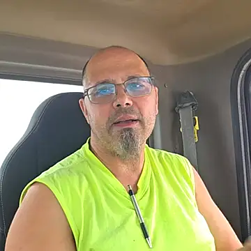 Snapshot of KrazyLegz chatting on October 17, 8:43 pm KrazyLegz online show from October 17, 8:43 pm