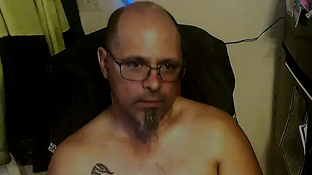 Snapshot of KrazyLegz chatting on November 2, 10:37 pm KrazyLegz online show from November 2, 10:37 pm