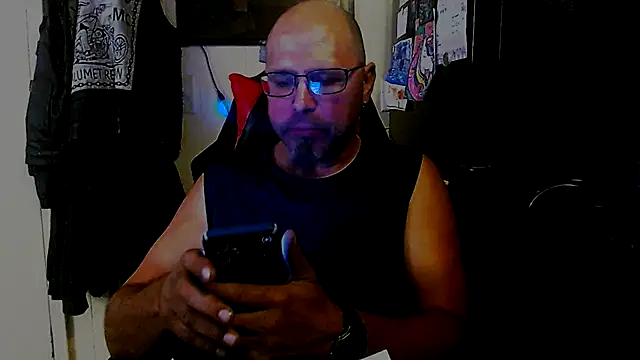 Snapshot of KrazyLegz chatting on October 1, 11:52 pm KrazyLegz online show from October 1, 11:52 pm