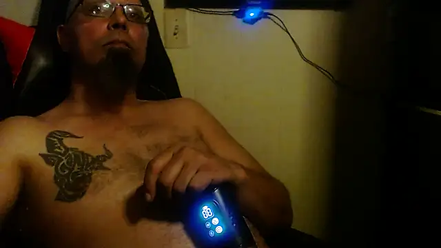 Snapshot of KrazyLegz chatting on February 2, 8:51 pm KrazyLegz online show from February 2, 8:51 pm