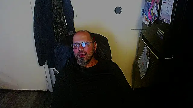 Snapshot of KrazyLegz chatting on November 8, 5:05 pm KrazyLegz online show from November 8, 5:05 pm