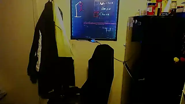 Snapshot of KrazyLegz chatting on December 21, 12:20 am KrazyLegz online show from December 21, 12:20 am