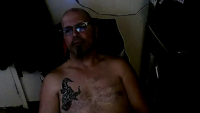 Snapshot of KrazyLegz chatting on October 26, 5:35 pm KrazyLegz online show from October 26, 5:35 pm