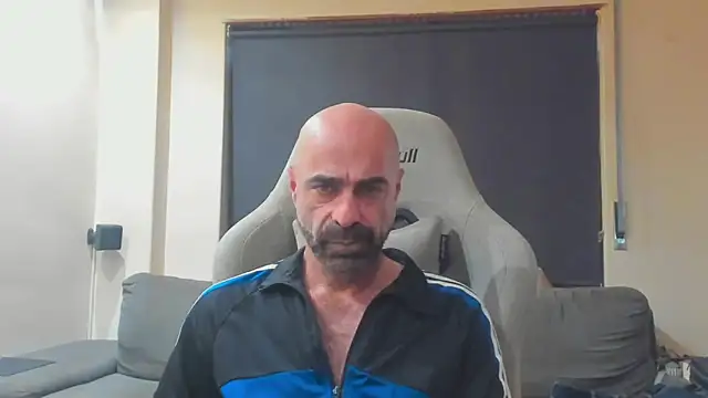 Snapshot of Bicopflirt chatting on November 27, 4:29 pm Bicopflirt online show from November 27, 4:29 pm