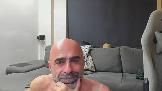 Snapshot of Bicopflirt chatting on October 22, 11:36 pm Bicopflirt online show from October 22, 11:36 pm