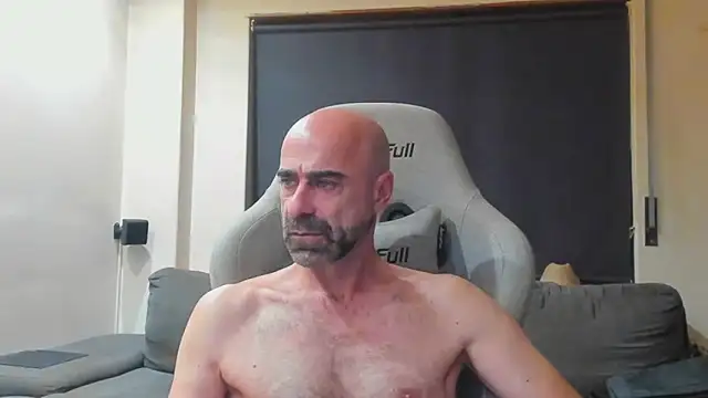 Snapshot of Bicopflirt chatting on October 28, 1:28 am Bicopflirt online show from October 28, 1:28 am