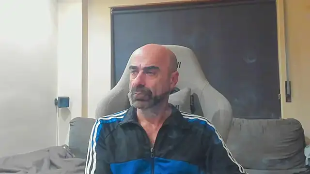 Snapshot of Bicopflirt chatting on December 14, 9:20 pm Bicopflirt online show from December 14, 9:20 pm