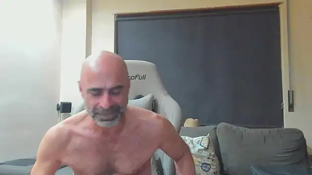 Snapshot of Bicopflirt chatting on October 23, 11:47 pm Bicopflirt online show from October 23, 11:47 pm