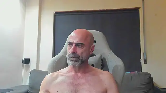 Snapshot of Bicopflirt chatting on October 20, 11:38 pm Bicopflirt online show from October 20, 11:38 pm